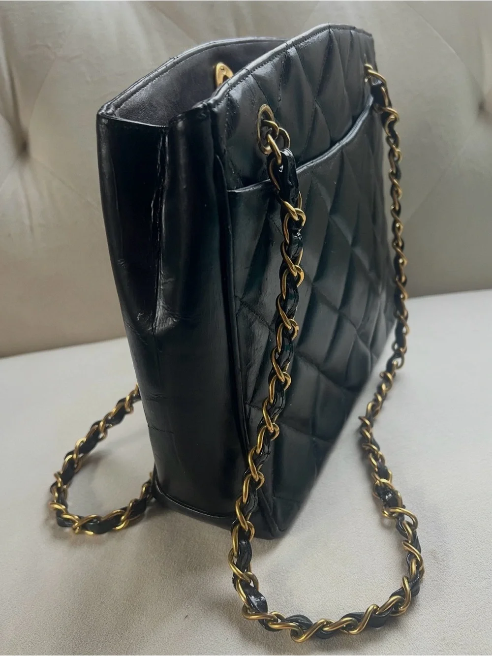 CHANEL Black Quilted Crossbody Bag with Gold Hardware y2k 90s